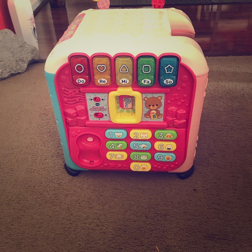 V-Tech Gurls 5 Sided Alphabet Activity Cube